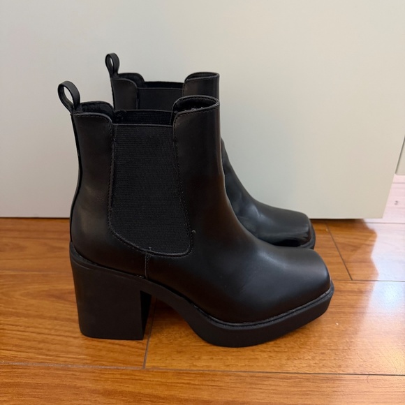 Heeled Platform Lug Sole Bootie - Picture 2 of 4